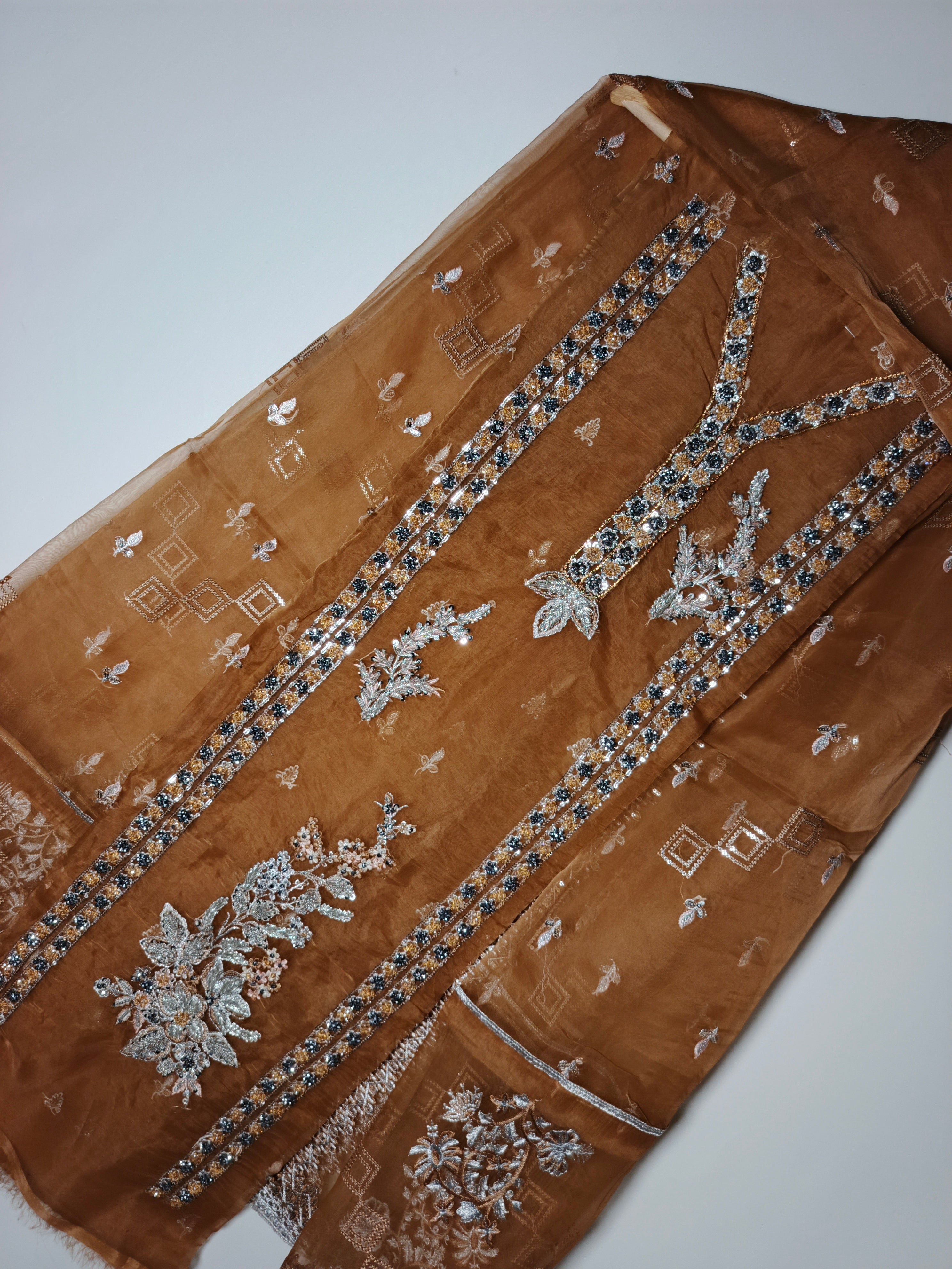Unsttiched Organza handworked 3pc
