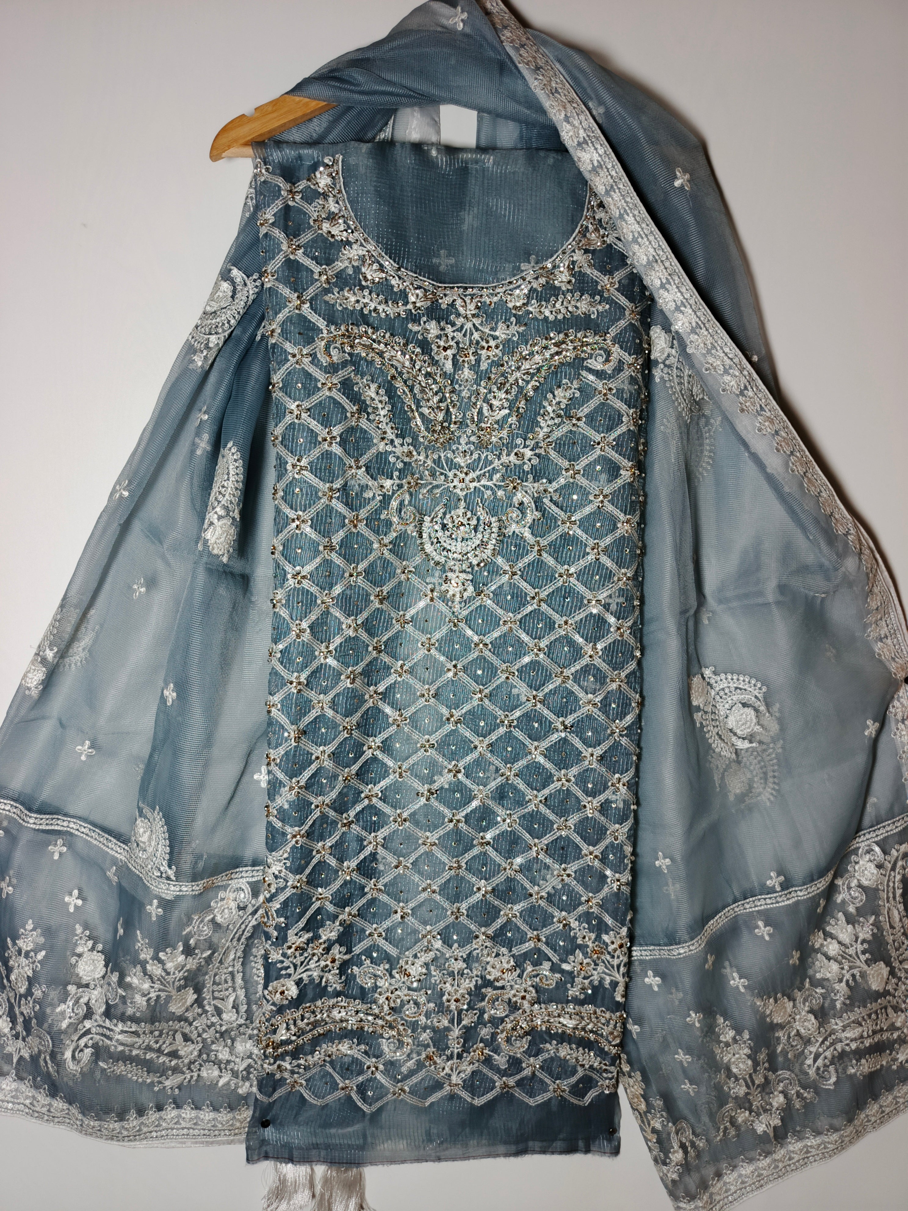 Unsttiched 3pc Organza handworked