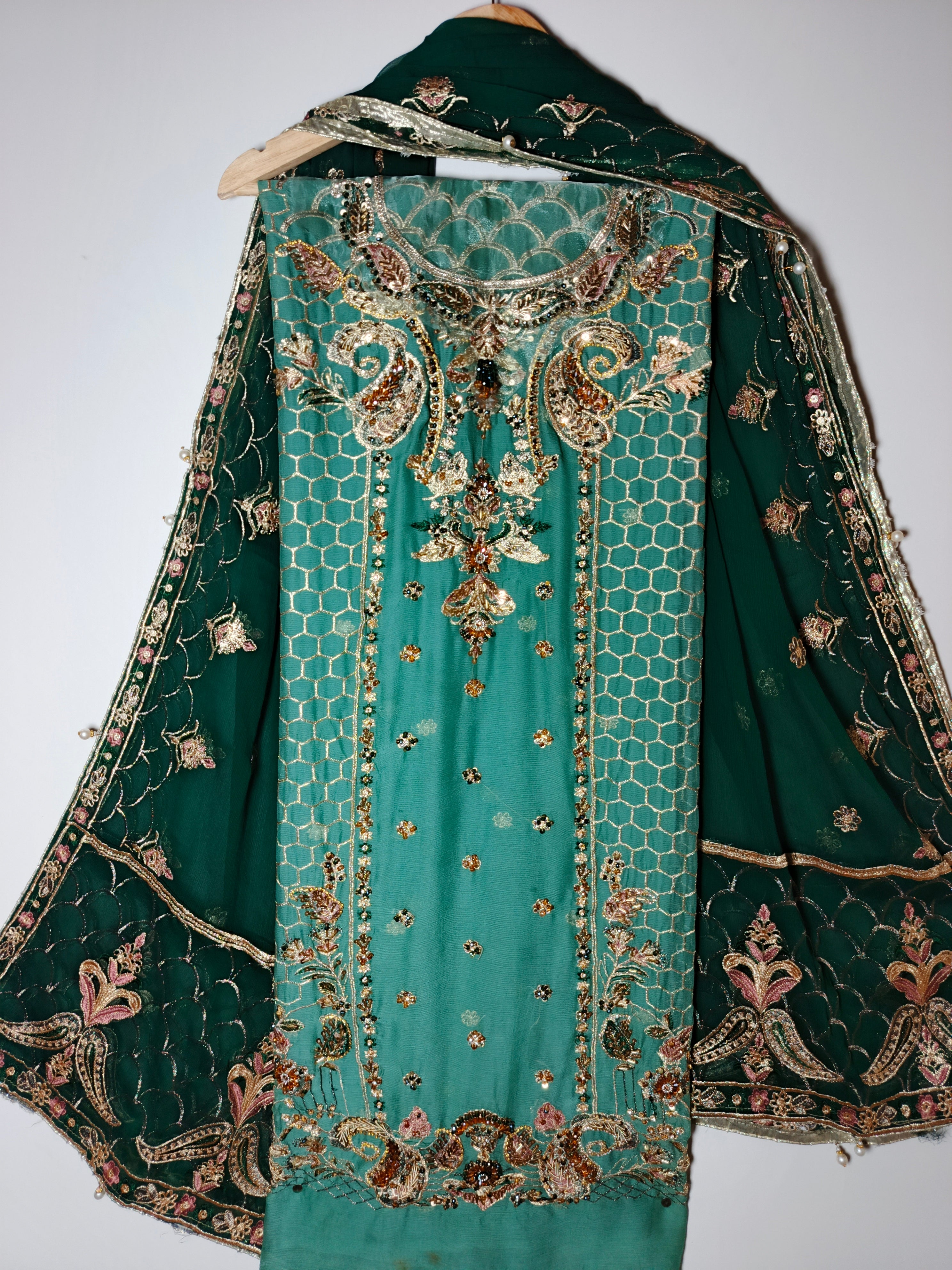 Unsttiched Chifoon Handworked 3pc